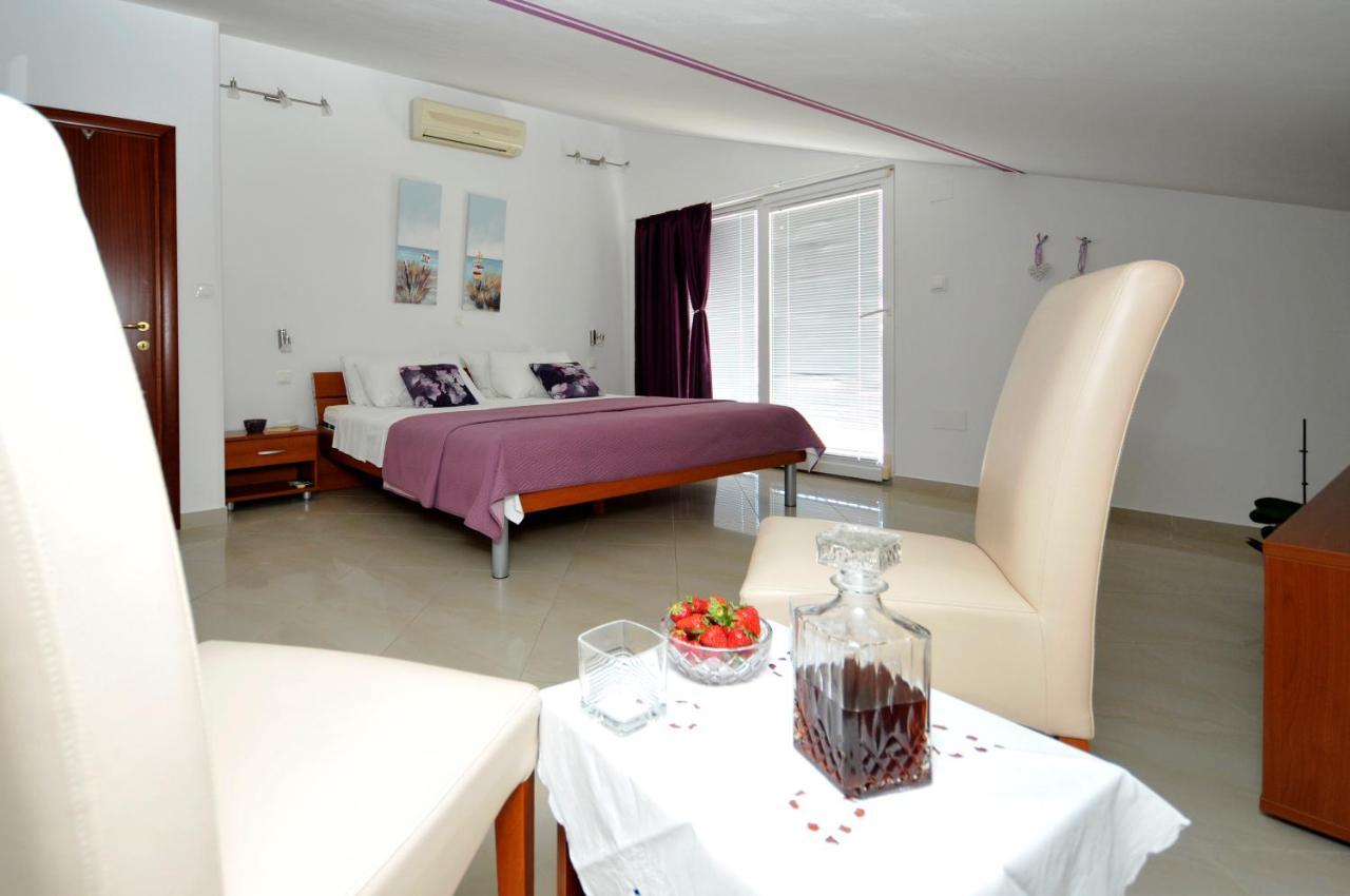 Apartments Roza Trogir Exterior photo