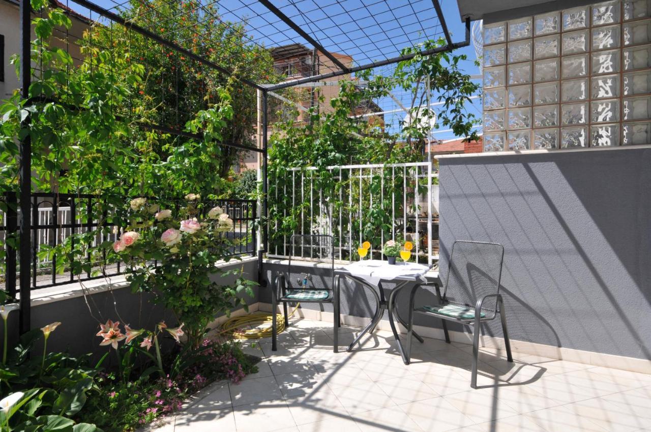 Apartments Roza Trogir Exterior photo