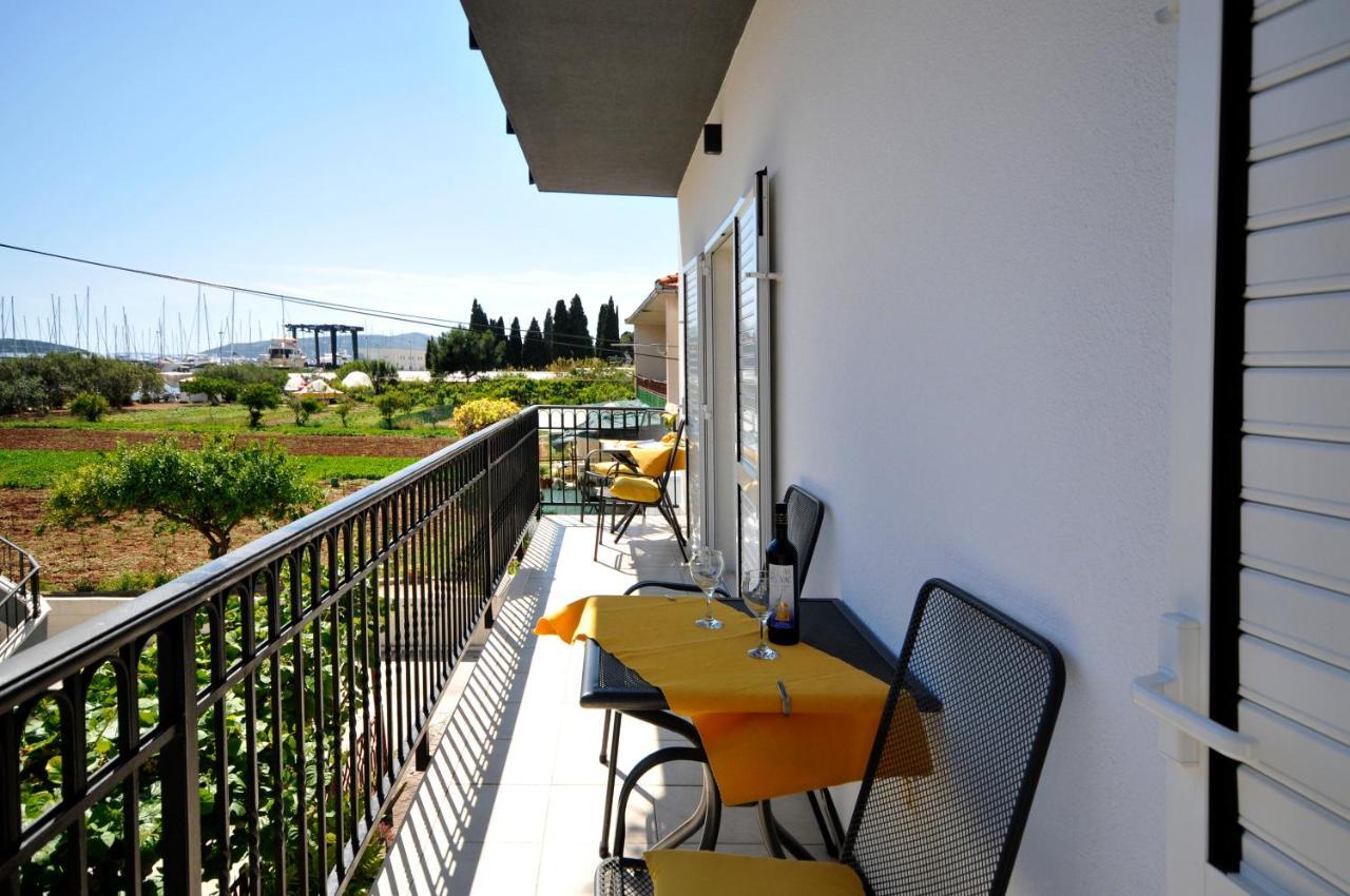 Apartments Roza Trogir Exterior photo