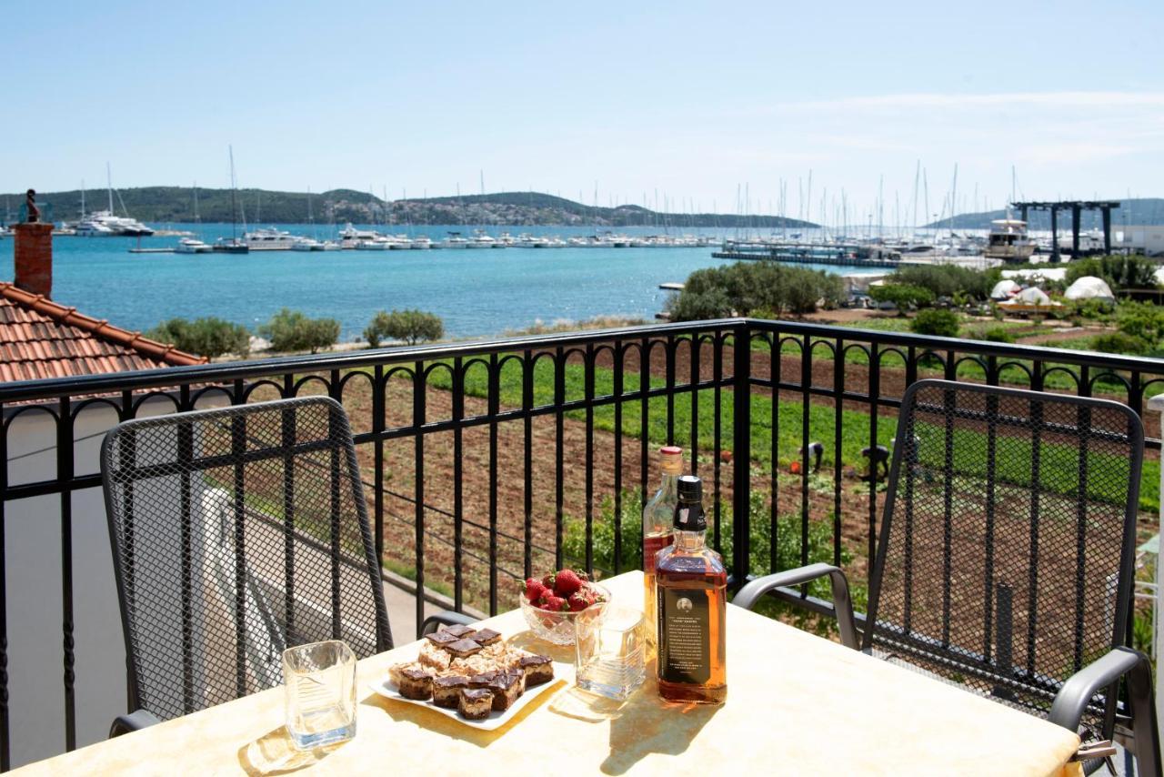 Apartments Roza Trogir Exterior photo