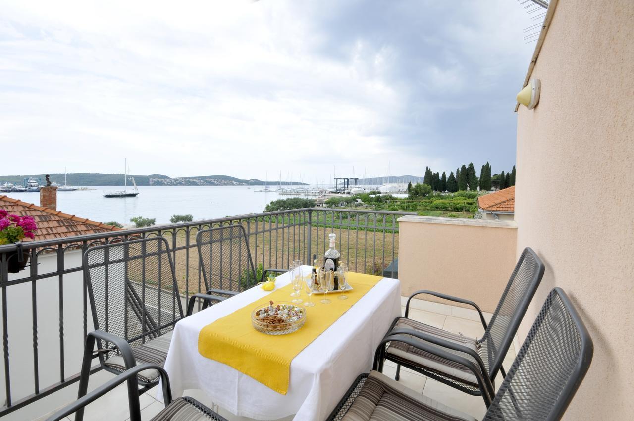 Apartments Roza Trogir Exterior photo